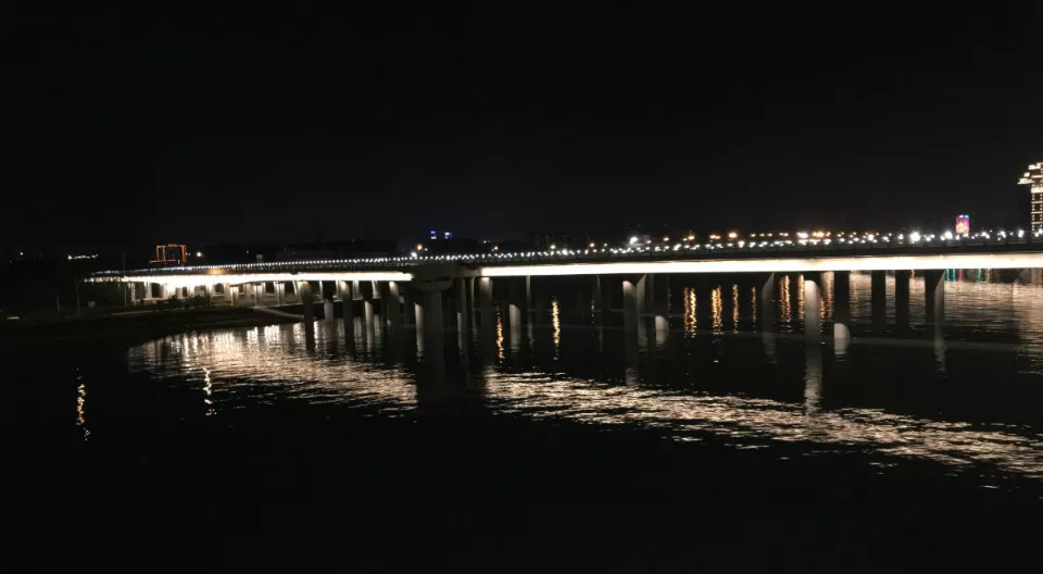 跨海大桥照明01.jpg