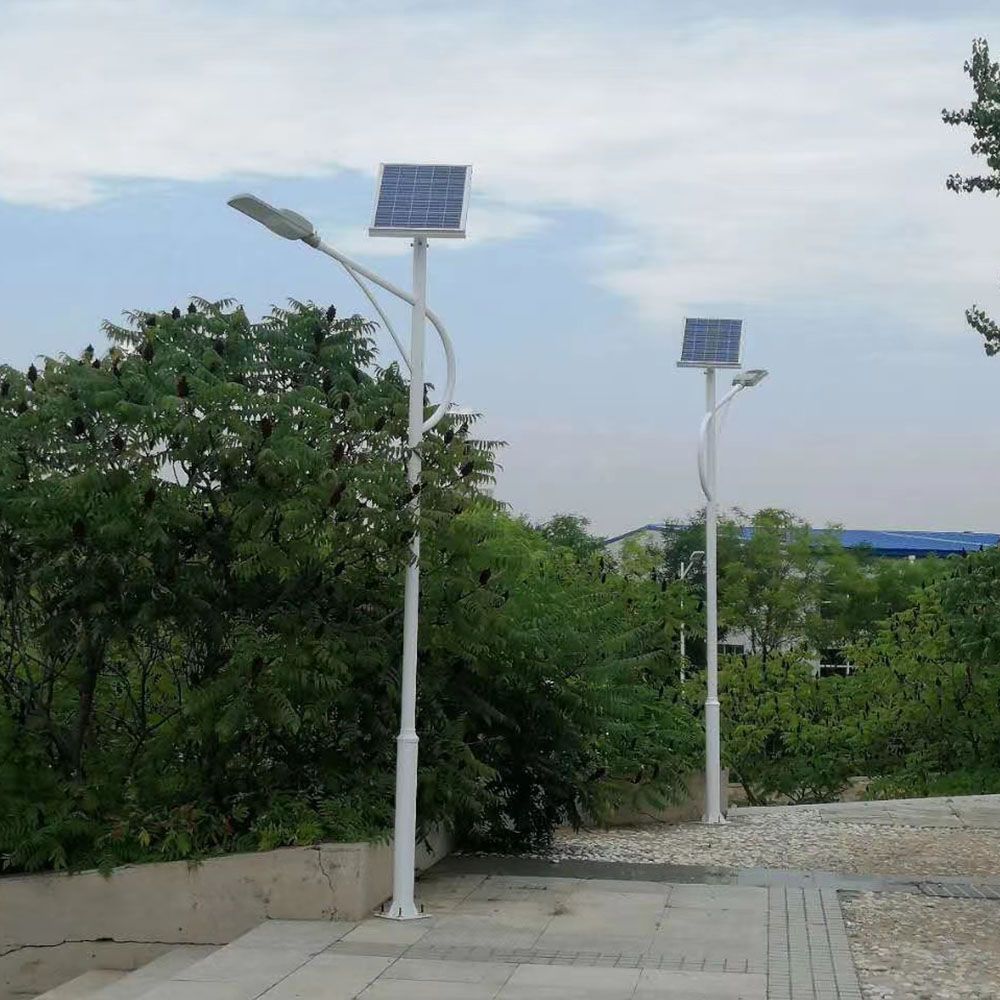 山东青岛太阳能道路灯厂家 太阳能小型路灯安装厂家